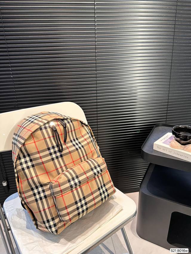 Burberry backpack classic fabric feels super nice, steady and generous! You won't choose the wrong one! Size: 27 38, item number 8016