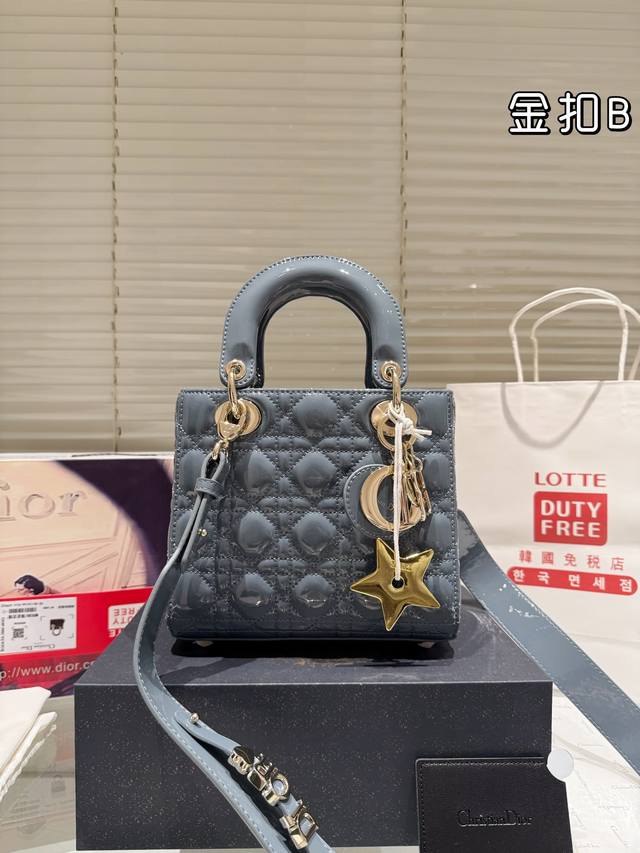 Original mirror with folding gift box airplane box size: 20cm high-end version Upgrading the shipment of Dior Concubine patent leather adds even more points