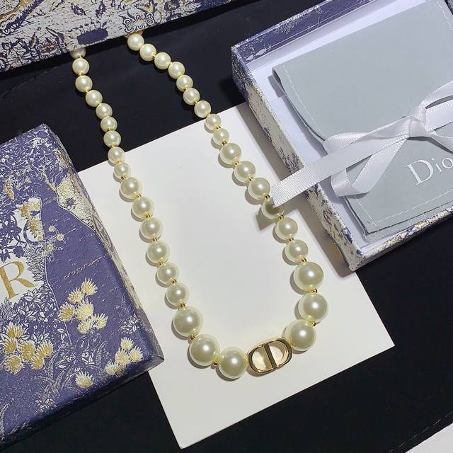 Dior CD pearl necklace made of brass material: