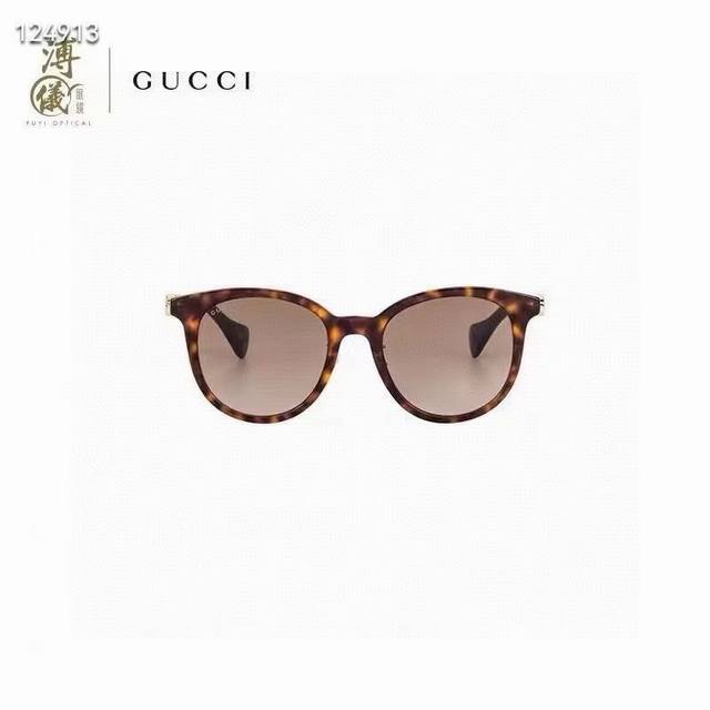 Gucc's new sunglasses, Gg1073, with lightweight panels, cat eye frames, and a dual G brand logo, pay tribute to the classic. Size:54-21-145。 :