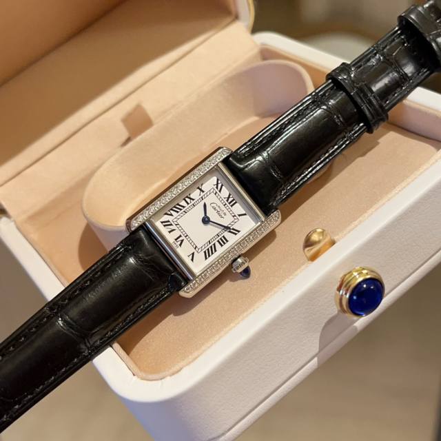 White light white diamond gold 30 Cartier tank Must! The American River Crocodile High End Edition in six colors is available, and Cartier has launched a new tankust watch. It Must Be A Tank in all