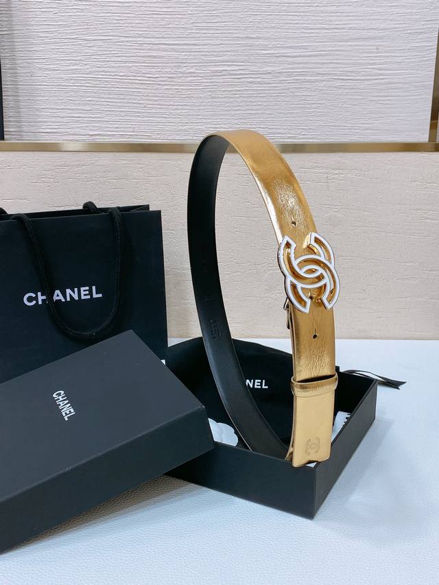 Chanel 24C resin black and white rhinestone gold metal logo buckle brass metal imported tire cow belt with soft and delicate feel 3.0cm: