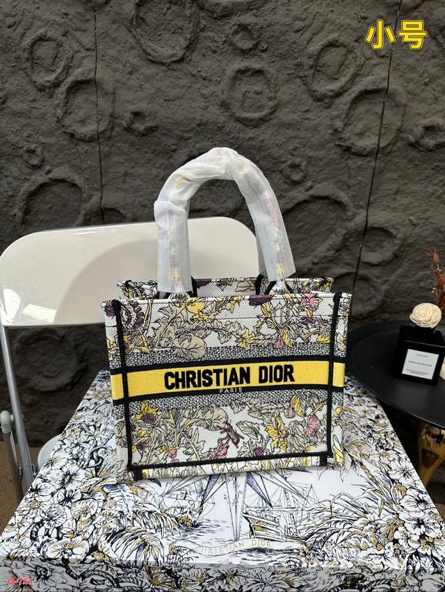 Small size 21.20cm, medium size 35.27cm, large size 41.34cm, original single Dior shopping bag with folding box. This year's heavyweight counter classic explosive will be different from handsome and elegant: