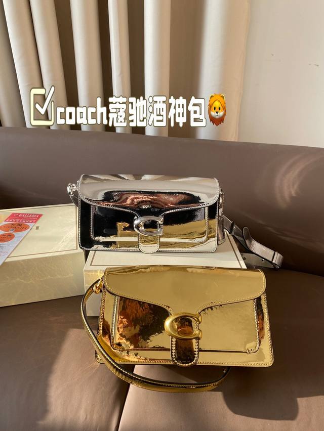 The color matching of Coach Coach's Wine God Bag this time is simply a fairy color scheme! High in appearance and versatile, suitable for both handheld and crossbody use, this is the Coach Wine God! Cute and able to pretend! Handheld crossbody looks