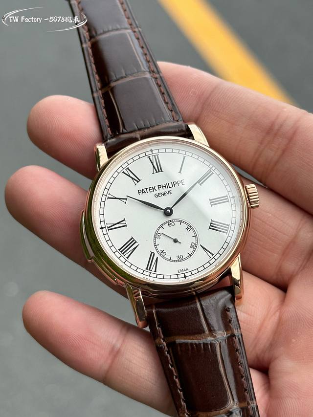 White shell gold shell Tw Factory Patek Philippe Pp super complex function timepiece series 5078 watch! Strong recommendation! Details upgraded as follows: Size 40mm, thickness 5mm ① Genuine mold opening, case polishing:
