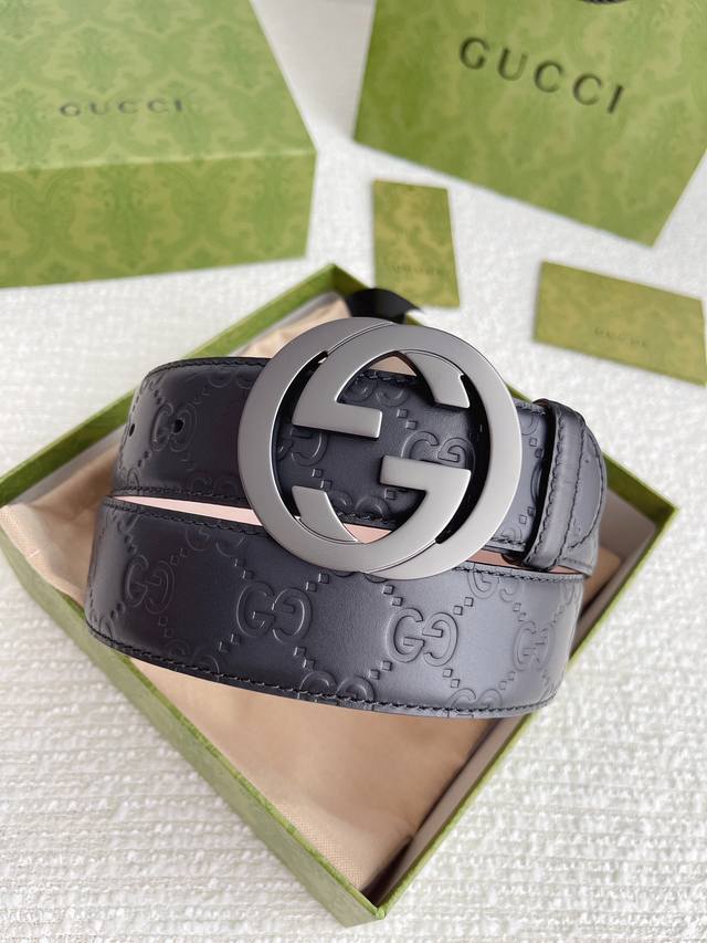 Comes with a full set of packaging gift box Gucci 4.0cm counter with the same embossed design, imported from Italy with a top layer of calf leather and original frosted leather sole. Paired with pure copper hardware buckle, pure imported mechanical w