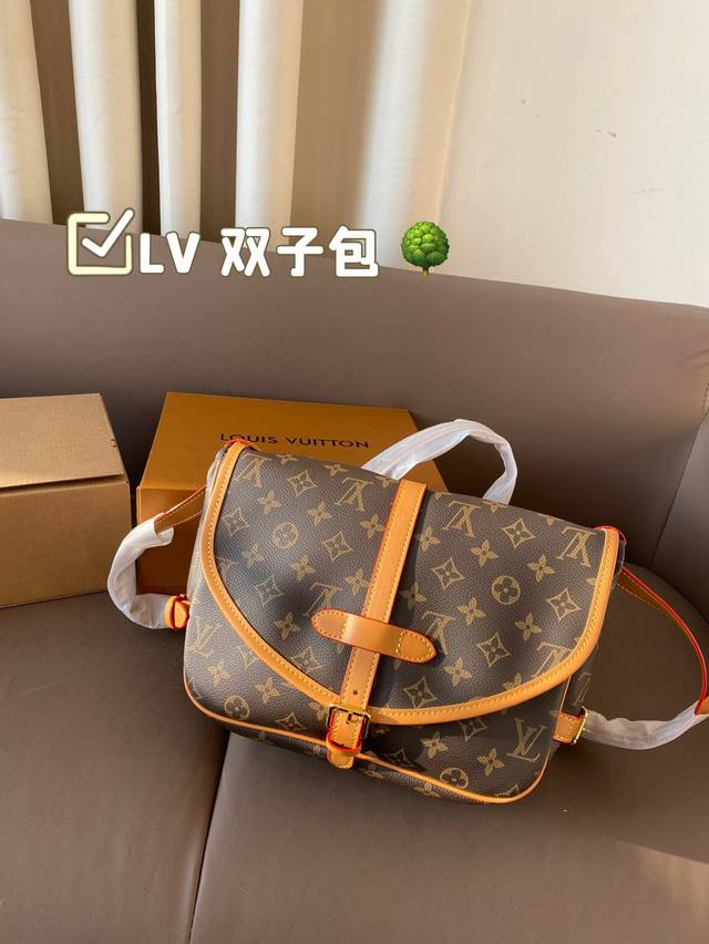 In recent years, the oversized Lv twin bag with foldable gift box has been very popular, and more and more women crave independence. They can go anywhere and hold on to any occasion with all their might. So it is indeed necessary to have a big bag:
