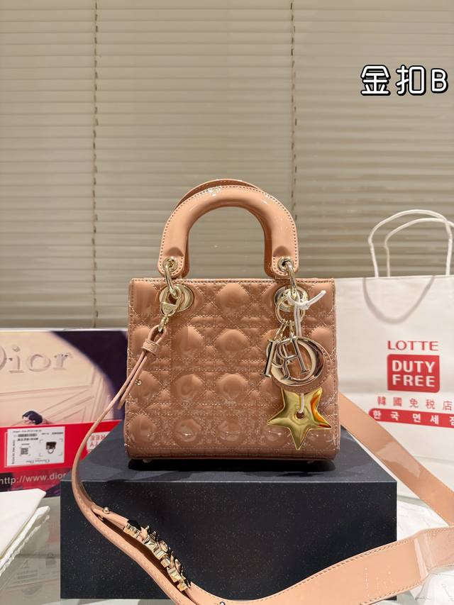 Original mirror with folding gift box airplane box size: 20cm high-end version Upgrading the shipment of Dior Concubine patent leather adds even more points