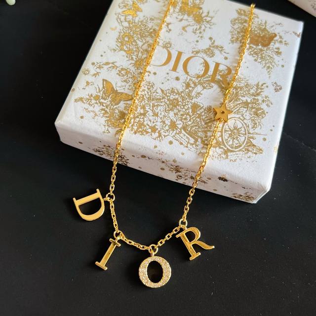 Dior D Family Letter Star Necklace Same Material: