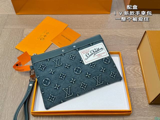 Lv's new hand-held bag comes with a box that is loved for daily use. It is versatile, classic, and simple in size 26 18 :