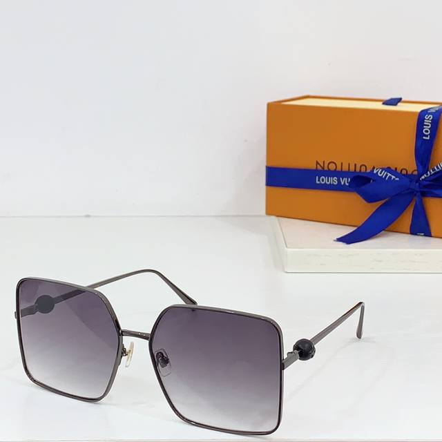 Louis Vuitton * Model: Z1996Usize: 63 ports 16-145