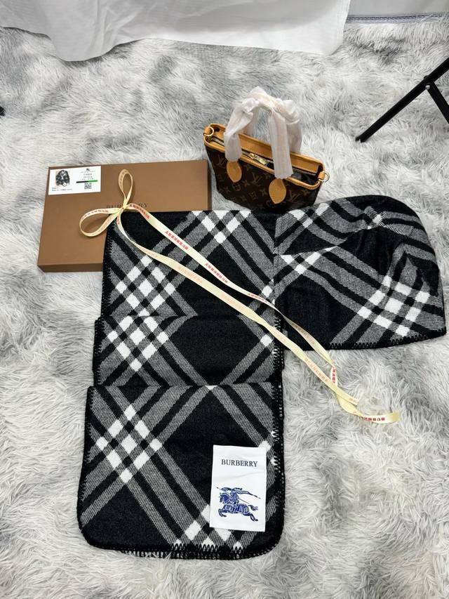 New scarf, Burberry. Original beautiful item, classic explosive item, returns to the forefront. Burberry's new imported Nepalese cashmere top embroidery scarf is definitely a screaming quality fashion brand's top design Essential high-end products fo