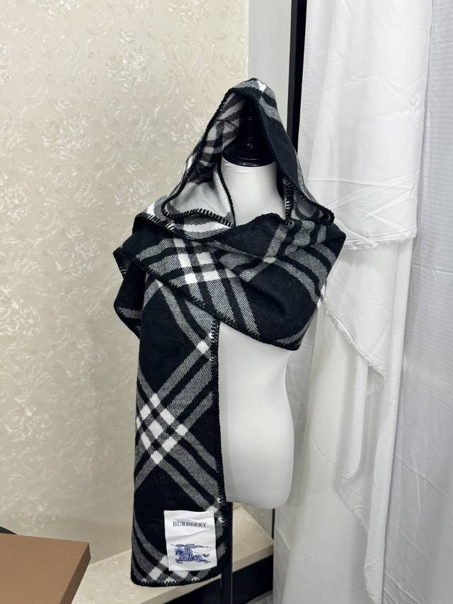New scarf, Burberry. Original beautiful item, classic explosive item, returns to the forefront. Burberry's new imported Nepalese cashmere top embroidery scarf is definitely a screaming quality fashion brand's top design A must-have high-end boutique