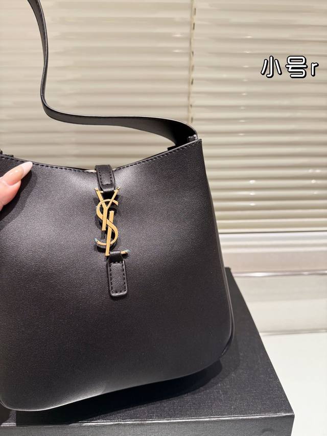 Small original Ysl Saint Laurent shopping bag. I can't help but admire her Ysl Saint Laurent shopping bag. I can't help but admire how beautiful she is. A must-have street item for stylish and trendy women, Ysl Saint Laurent shopping bag with a brand