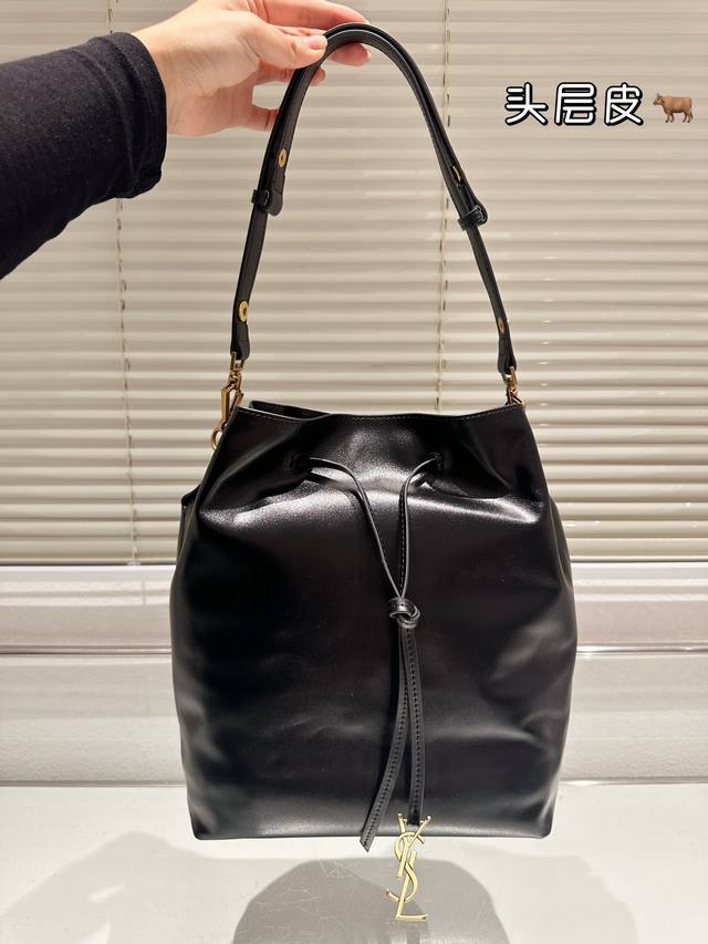 Ysl's latest Paris Vill drawstring bucket bag is designed with imported lambskin drawstring and iconic logo, featuring a simple and stylish design that combines practicality with a large capacity. It is perfect for carrying small items