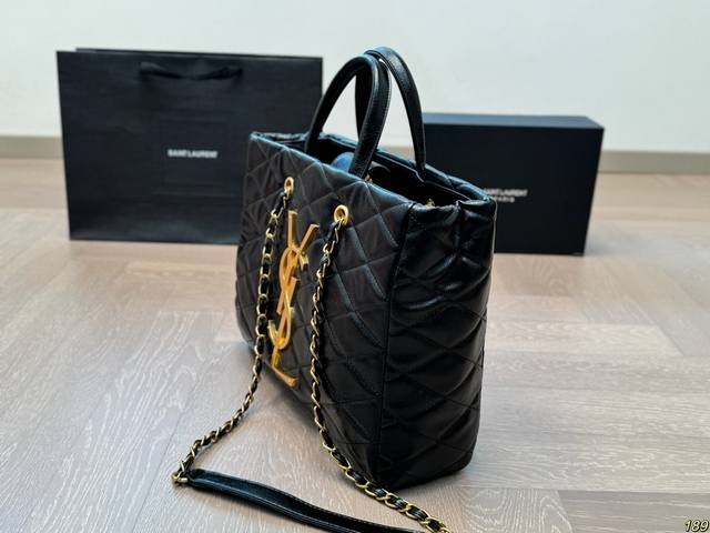 Saint Laurent YSL vintage bag with high aesthetic value is a must-have for daily travel. Size 33 25