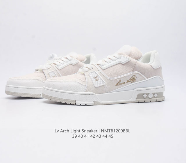 Louis Vuitton Lv board shoes are fashionable sports shoes with a trendy thick sole and height increasing men's shoes. They are comfortable, non slip, and versatile, dominating the entire fashion and entertainment industry. The details of the shoe are