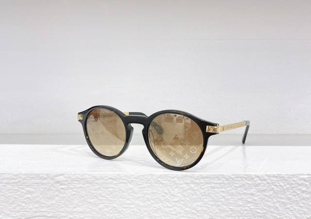 Louis Vuitton * Model: Z3108U Size: 60 Ports 16-145