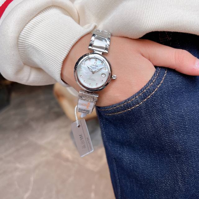 The high version of the highly anticipated Bird's Nest series watch from the Omega Ladymatic Mf factory, featuring white light, rose light, steel leather, and the same price. Made of 316L stainless steel material and featuring an exquisite shell dial