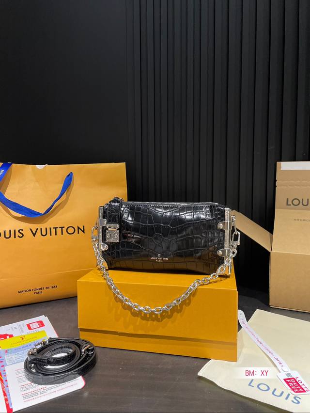 Paired with Folding Gift Box Lv Show Style Side Trunk Box Gu Ailing Same Style Lightweight, Fashionable and Easy to Use Color Classic Cool Size: 23 * 12