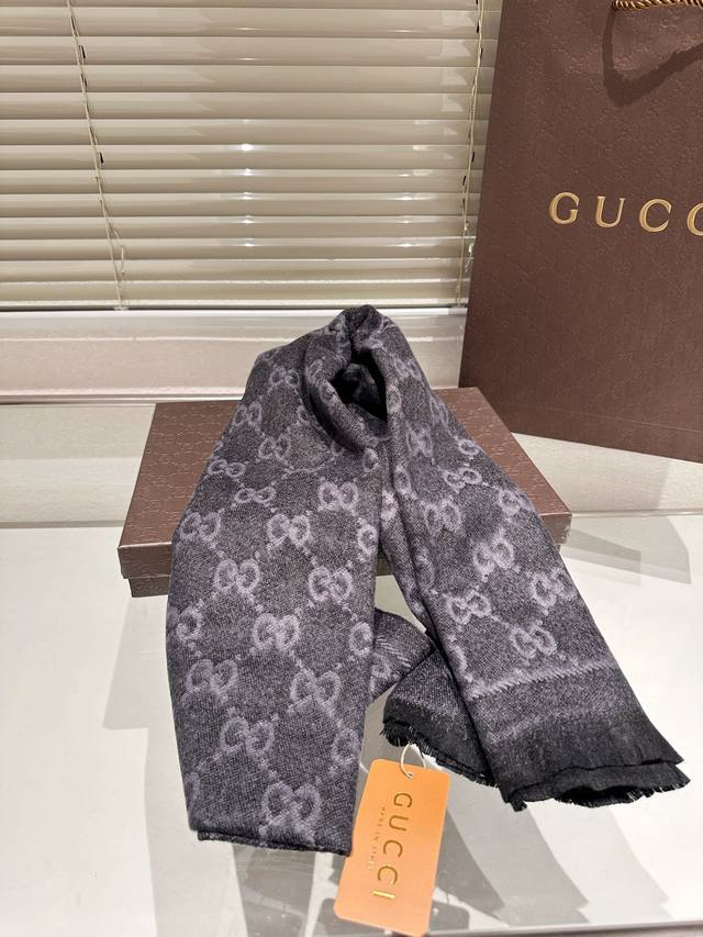 High end cashmere scarf gift box Guqi classic scarf made of real materials! This scarf is suitable for spring, autumn, and winter! It looks great as a shawl! Brighten skin tone! The upper body effect has a very strong aura, with a soft and textured f