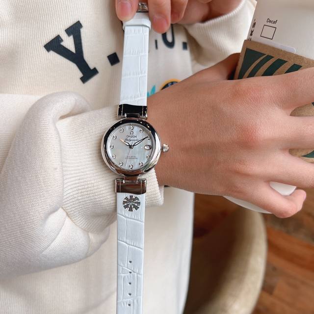The Bird's Nest series watch, which is highly regarded by supporters of the Omega Ladymatic and Nicole Kidman goddesses, features white light, rose light, steel leather, and the same price. Made of 316L stainless steel material, featuring an exquisit