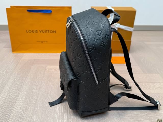 Lv's new backpack is versatile to the point of having no friends, it's cool, stylish, and highly recognizable. It's also handsome and fashionable for commuting! Size 28 39: