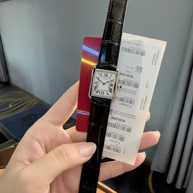 White light gold. Diamond 20 Tanksolo Cartier Tank Series Retro Watch Tank Series! Literal use of three-dimensional protrusion, 316L stainless steel version, couple watch, imported Swiss movement, three in one size. Medium size 27Mm