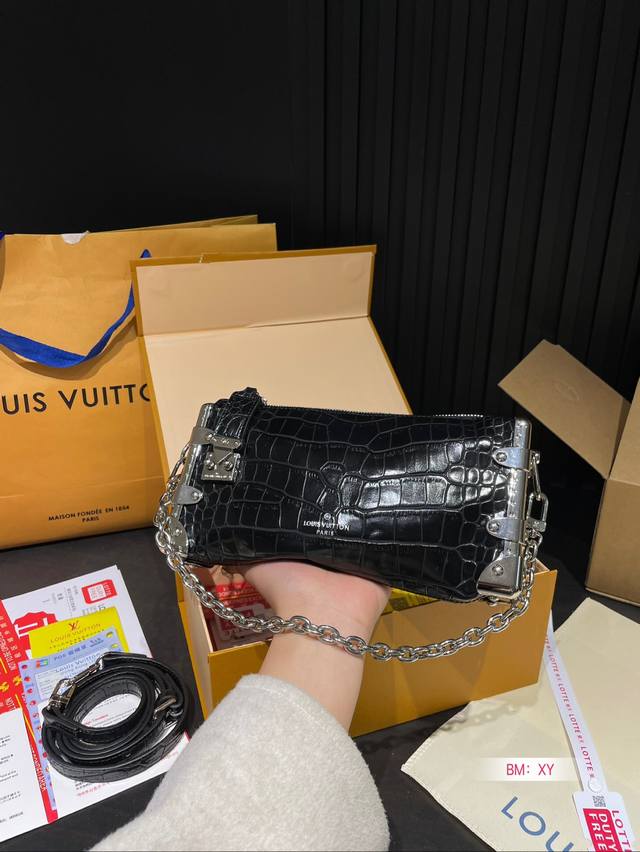 Paired with Folding Gift Box Lv Show Style Side Trunk Box Gu Ailing Same Style Lightweight, Fashionable and Easy to Use Color Classic Cool Size: 23 * 12