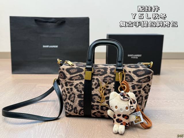 Saint Laurent YSL handbag crossbody bag with pendant. Minimalist style with a strong retro feel. For daily travel, it is completely stress free. Size 22 14