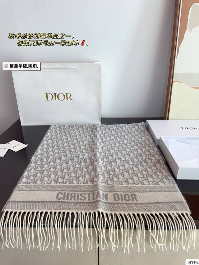 Comes with a gift box The most gentle color scheme of Dior scarves is a cashmere scarf with a great atmosphere. Don't you hurry up and order such a beautiful scarf