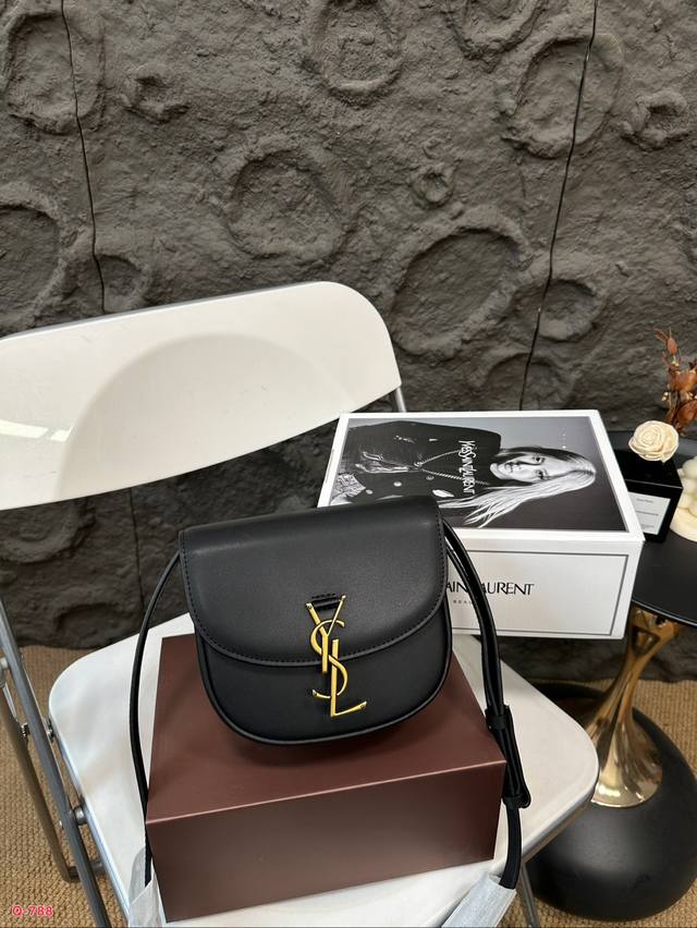 Full set of packaging for duty-free shop Ysl Saint Laurent plain saddle bag with an effect of ten thousand years of heart, YSL hardware logo with crocodile embossed exquisite retro feeling overflowing on the screen, Chen Qiao'en's same bag with cute