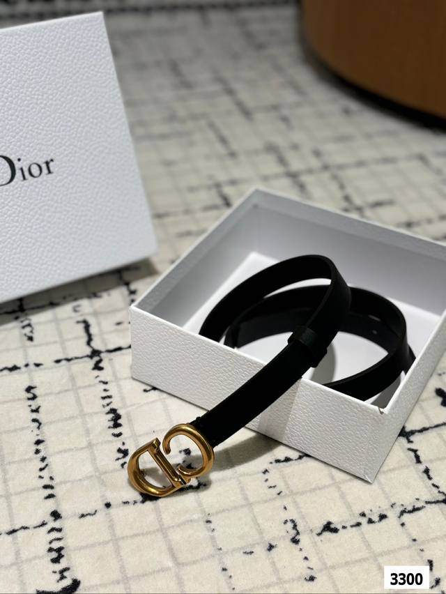The original cowhide Cd belt with matching box has been very popular recently! Cowhide leather! Complete packaging! The belt belongs to it! Dior belts are exquisite and fashionable. Please note the size when placing an order: