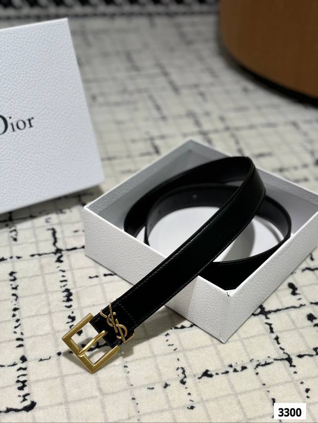 The original leather Ysl belt with box matching has been very popular recently! Cowhide leather! Complete packaging! The belt belongs to it! The belt is exquisite and fashionable. Please note the size when placing an order
