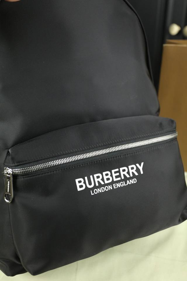 Boxless Burberry Backpack Backpack, Men's Econyl Backpack, unisex Backpack, Classic Matching Craftsmanship Material, Casual Versatile Backpack, Exquisite Inlaying Fine Craftsmanship, Actual Shooting Fabric Size: 29.5 ×