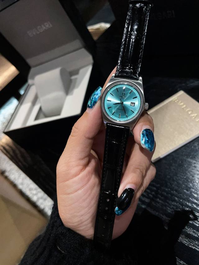 Out of print! It's all about art! Autumn and winter dopamine vintage~Omega is too bright! Too amazing! The more you look at it, the more pleasing it becomes! The love chart in the dream is correct! That retro fashion sense, like watching old movies,