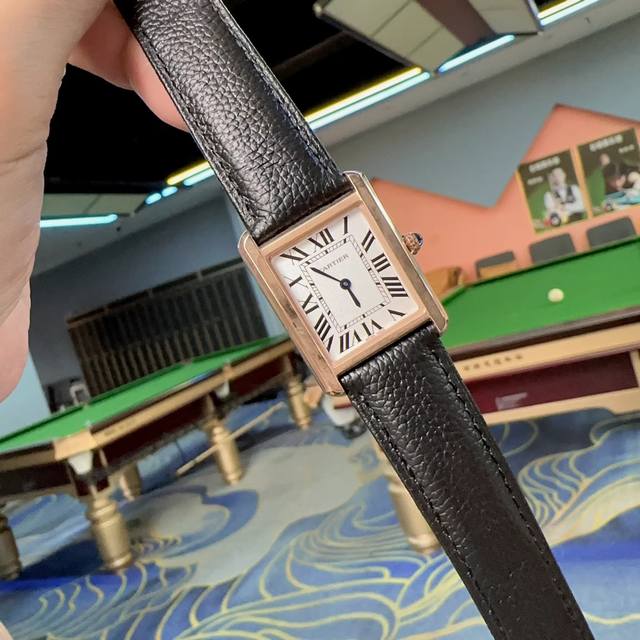 White light gold. Diamond 20 Tanksolo Cartier Tank Series Retro Watch Tank Series! Literal use of three-dimensional protrusion, 316L stainless steel version, couple watch, imported Swiss movement, three in one size. Medium size 27Mm: