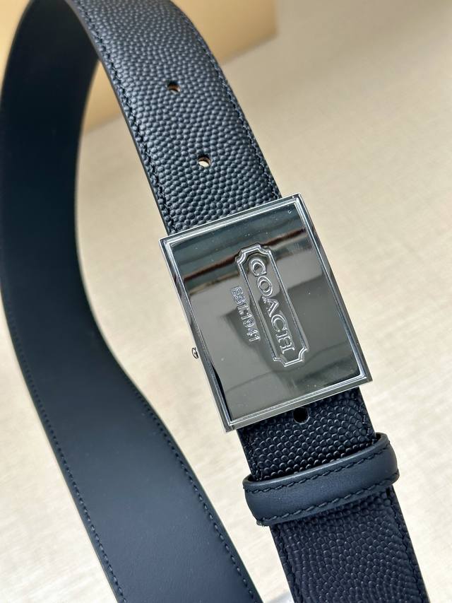 As a well-known fashion brand, Coach with a width of 3.5cm often cleverly integrates its brand logo into the design of the belt, such as printing the brand's initials, patterns, etc. on the buckle or belt, which not only highlights the brand's identi