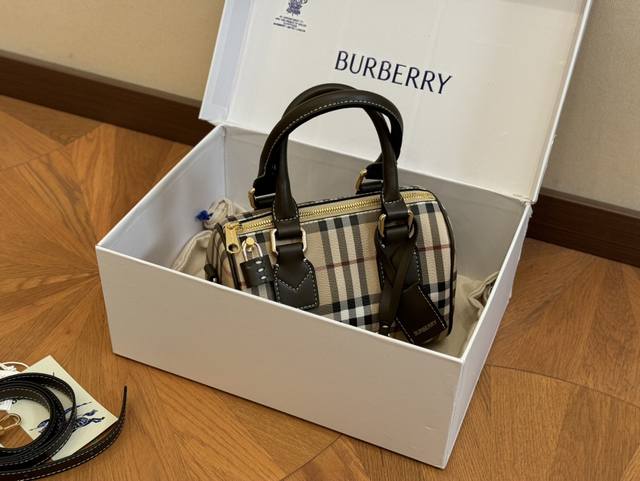 Box Size: 20.13Cm Burberry | Knock Cute Pillow Bag~Multi color, Hand carried Crossbody Matching~