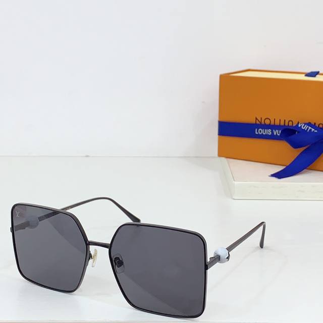 Louis Vuitton * Model: Z1996Usize: 63 ports 16-145