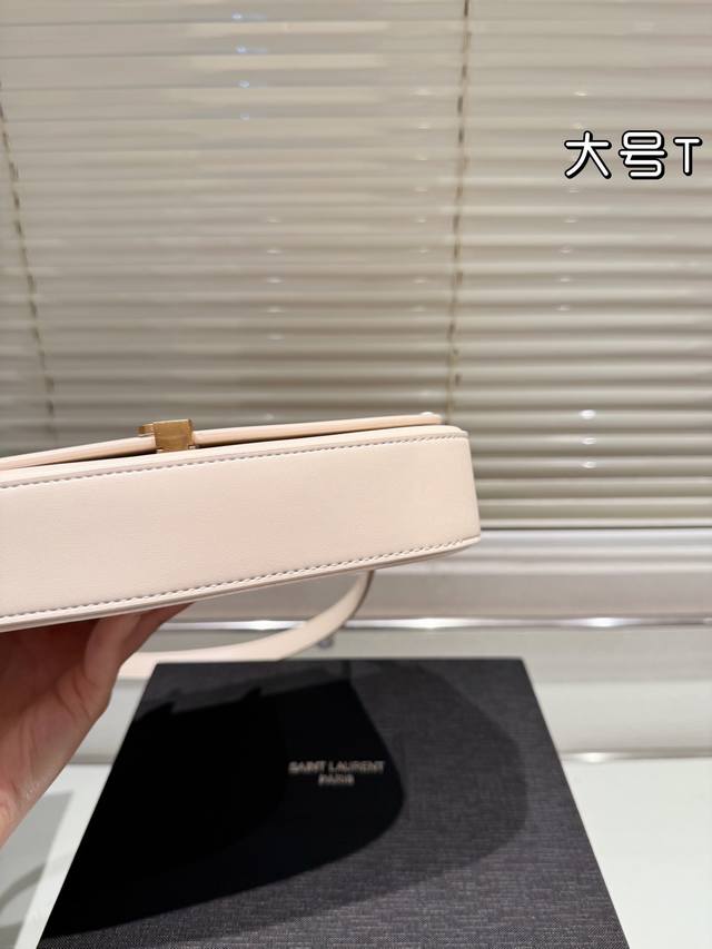 Cowhide gift box packaging size: 24.16cm. The latest underarm bag features a luxurious and chic style, showcasing the ultimate versatility of the Yves Saint Laurent Ysl