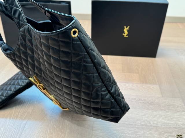 The Ysl Saint Laurent tote bag is made with a unique design and distinctive fashion, with a trendy style everywhere. Size 38 35