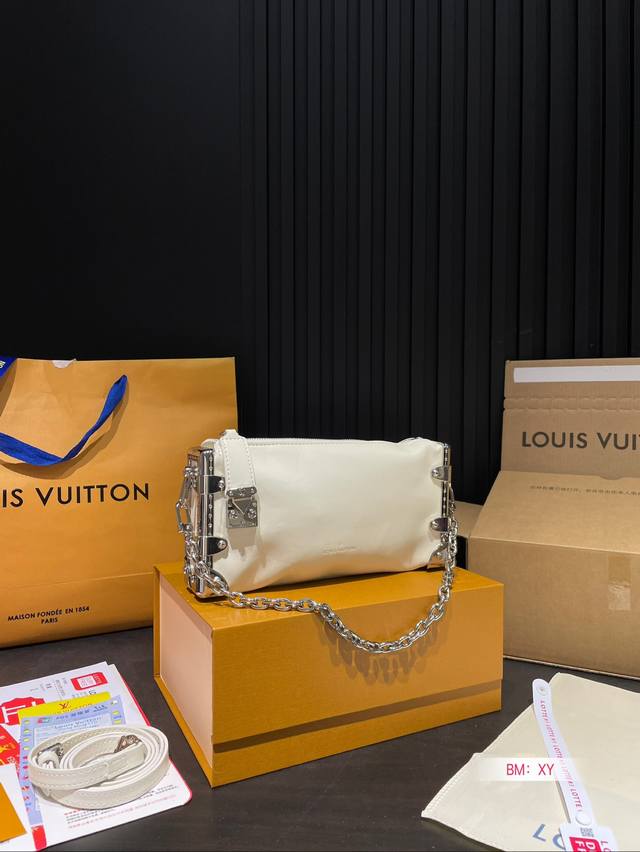 Paired with Folding Gift Box Lv Show Style Side Trunk Box Gu Ailing Same Style Lightweight, Fashionable and Easy to Use Color Classic Cool Size: 23 * 12