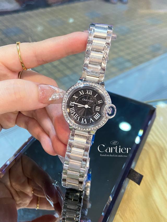 Cartier Women's Watch with Steel Belt Imported Quartz Movement with a Diameter of 33mm. This watch is loved by women and shines with their unique personalities and charming charm on different occasions