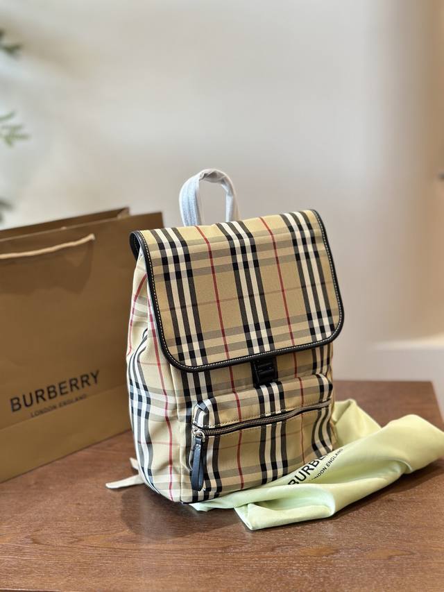 Everyone wants to praise the Burberry backpack when carrying it. If you want to commute, you don't know what bag to buy. If you want to travel, bring a portable bag. If you want to take your baby out, you want a hands-free bag. If you want to take yo
