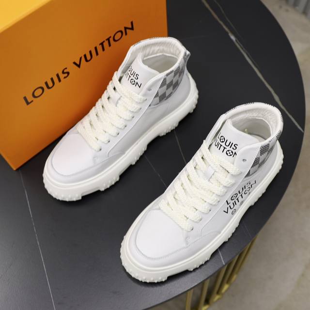 The official price of the new Louis Vuitton * L * V SPACE Lander casual shoes from LV is RMB. This casual shoe comes from the 2024 early autumn series and is made of Monoarm denim fabric. The official price of the new Louis Vuitton * L * V SPACE Land