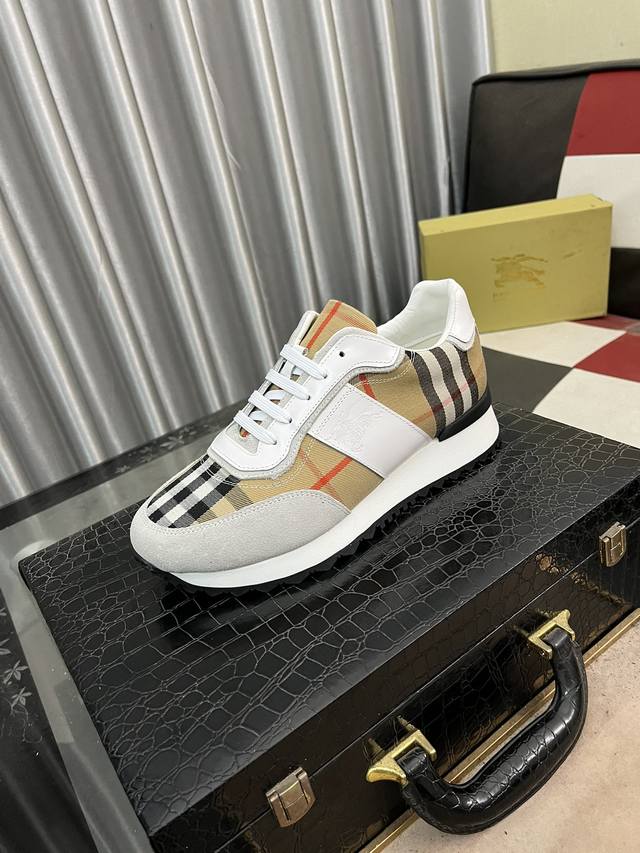 Burberry men's fashionable and trendy casual shoes, with high-quality imported cowhide brand special printed fabric on the upper, breathable sheepskin lining and foot pads, exquisite workmanship, high-end atmosphere, and a fashionable model shape. Ru