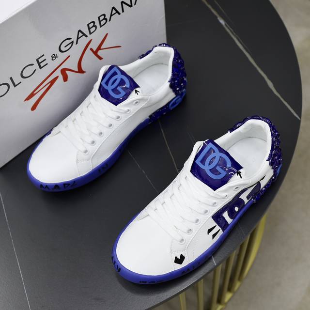 Official website synchronization, couple style DOLCE