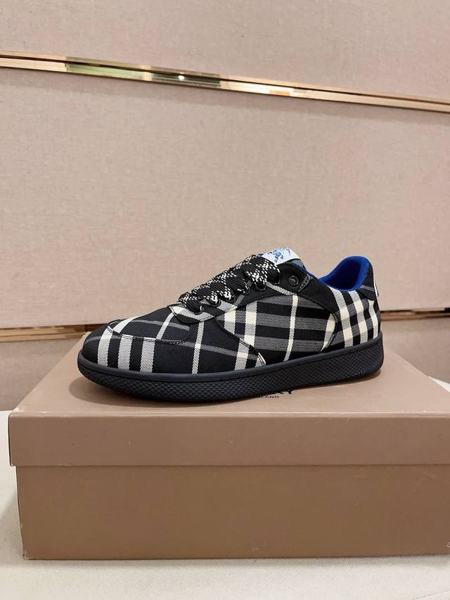 Factory price: synchronized with Burberry and top tier purchasing agents at the counter. Available in size: 38-44. Italian imported cowhide with fully imported sheepskin lining, sole: original factory special supply original sole, exclusive activity 