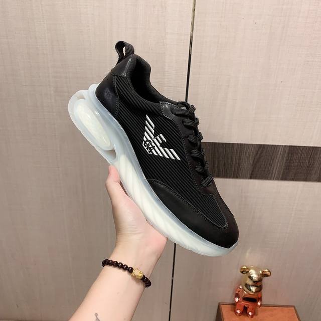 New: Factory price: Armani Armani * latest popular casual shoes, top brand luxury~purchasing agent, top~quality. The shoe upper is made of imported breathable cowhide with breathable sheepskin material, and the foot pads are finely crafted. Original 